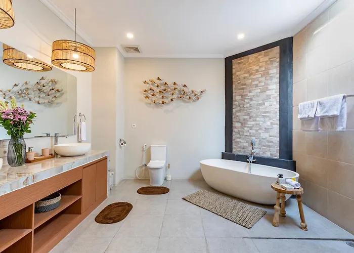 Viona 3 - 3 Bdr Villa, Walk To The * Seminyak