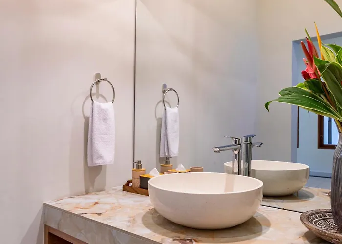 Viona 3 - 3 Bdr Villa, Walk To The * Seminyak