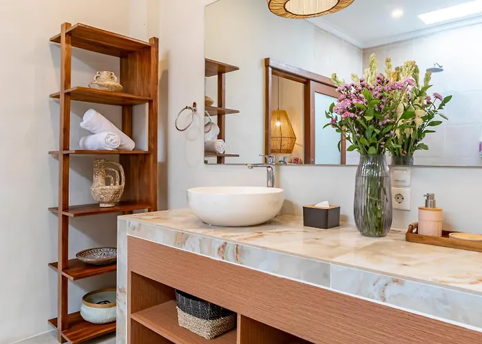 Viona 3 - 3 Bdr Villa, Walk To The Seminyak